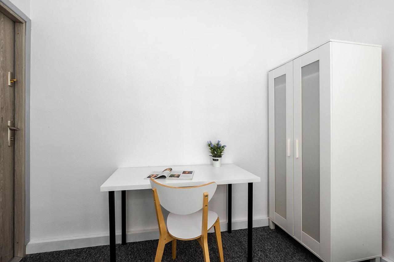 Unit Warsaw Room In Hostel Solec50 By Metro Station Centrum Kopernika Elektrownia Powisle Stadion Narodowy Εξωτερικό φωτογραφία